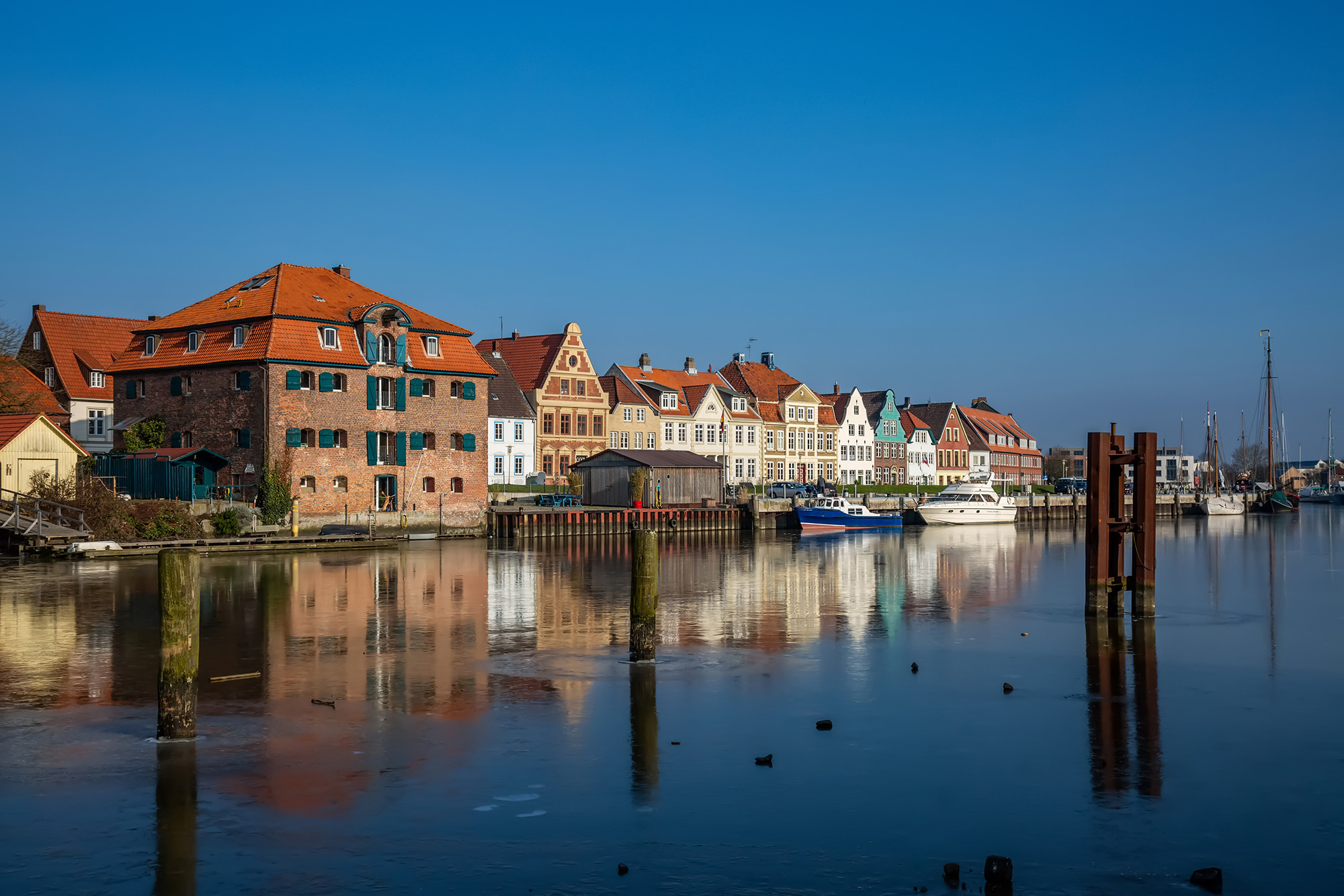 Foto einer Uferpromenade in Neumünster