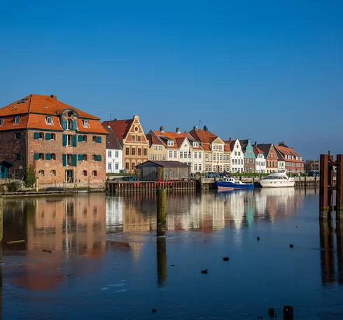 Foto einer Uferpromenade in Neumünster