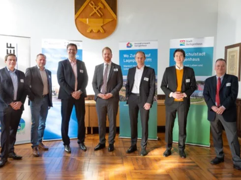Gruppenbild der Teilnehmer der Pressekonferenz zum Bau des YEXIO-Rechenzentrum in Heiligenhaus